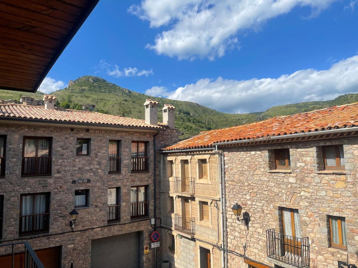 Fonda Peremiquel Castellar De N'Hug Exterior foto